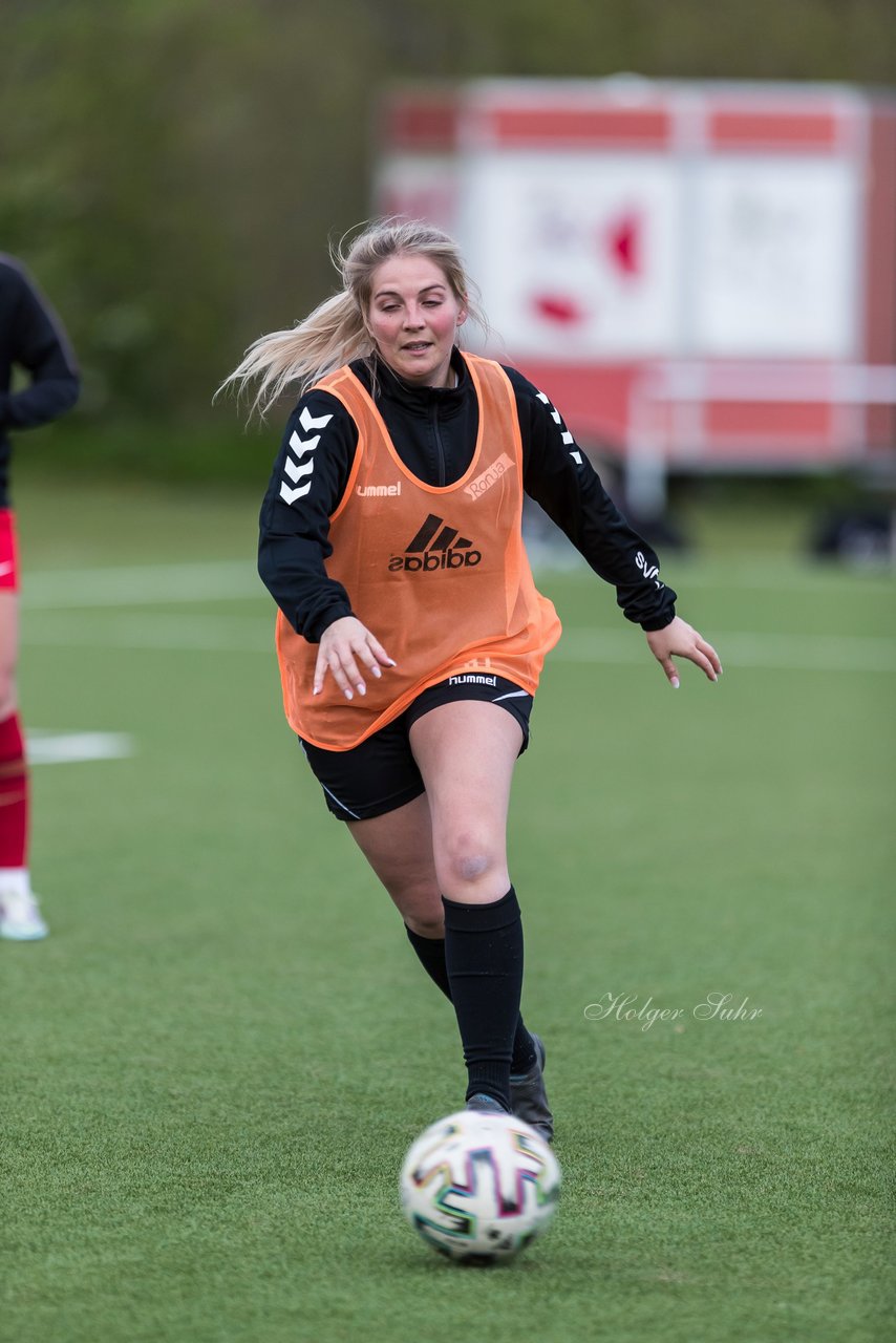 Bild 237 - Co-Trainerin der Frauen Nationalmannschaft Britta Carlson in Wahlstedt